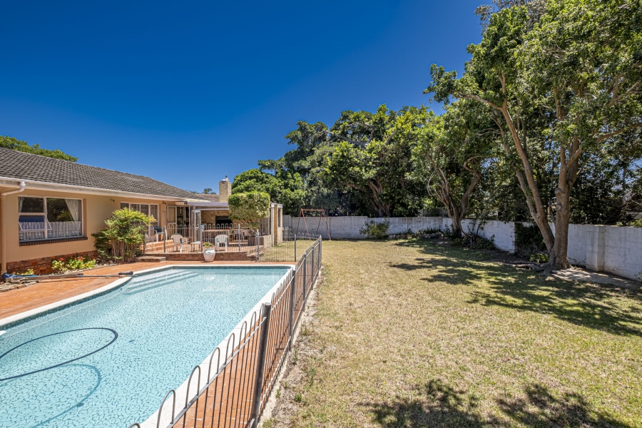 4 Bedroom Property for Sale in Summerstrand Eastern Cape